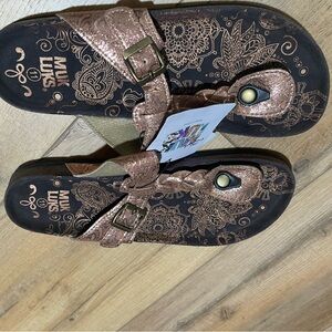 NWT Muk Luks Pink & Tan Printed Leather Thong Cork Sandals